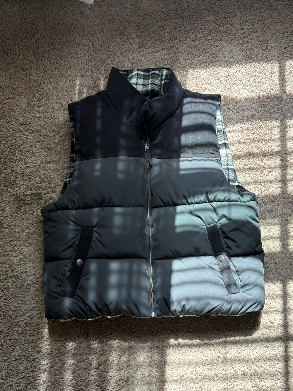 American Eagle Outfitters Black & Gray Quilted Vest